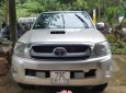 Toyota Hilux   2010 - Cần bán Toyota Hilux đời 2010, màu bạc giá tốt