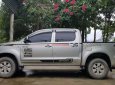 Toyota Hilux   2010 - Cần bán Toyota Hilux đời 2010, màu bạc giá tốt