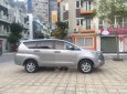 Toyota Innova 2.0E 2017 - Bán xe Toyota Innova 2.0E 2017, màu bạc, giá 735tr