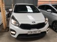 Kia Rondo 2.0MT 2018 - Bán Kia Rondo 2.0MT, máy xăng màu trắng sản xuất T4/2018 biển tỉnh mẫu mới