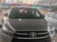 Toyota Innova E 2017 - Bán Toyota Innova E năm sản xuất 2017, màu bạc số sàn