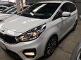 Kia Rondo 2.0MT 2018 - Bán Kia Rondo 2.0MT, máy xăng màu trắng sản xuất T4/2018 biển tỉnh mẫu mới