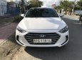 Hyundai Elantra 1.6AT GLS 2017 - Bán Hyundai Elantra 1.6AT GLS đời T12/2017, màu trắng, xe gia đình mới như hãng