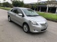 Toyota Vios  E   2010 - Bán xe Toyota Vios E năm 2010, màu bạc, xe gia đình