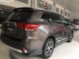 Mitsubishi Outlander 2.4 CVT Premium 2018 - Cần bán Mitsubishi Outlander 2.4 CVT Premium năm sản xuất 2018, màu nâu