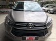 Toyota Innova E 2017 - Bán xe Innova E sản xuất 2017 màu đồng