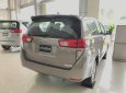 Toyota Innova E  2018 - Bán Toyota Innova E năm 2018, màu xám, 743tr