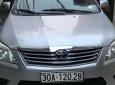 Toyota Innova   2.0 MT  2013 - Bán xe Toyota Innova 2.0 MT đời 2013, màu bạc số sàn