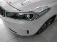 Kia Cerato  1.6 AT 2018 - Cần bán gấp Kia Cerato 1.6 AT sản xuất 2018, màu trắng  