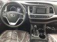 Toyota Highlander LE 2.7 2017 - Bán chiếc xe Toyota Highlander 2.7 LE tháng 2- 2017 màu cà phê cực đẹp