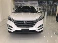 Hyundai Tucson 2018 - Cần bán gấp Hyundai Tucson đời 2018, màu trắng