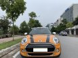 Mini Cooper G 2016 - Cần bán gấp trả nợ xe Mini Cooper đời 2016, màu vàng, tự động full option