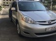 Toyota Sienna LE 2010 - Cần bán gấp Toyota Sienna LE đời 2010, màu bạc, nhập khẩu nguyên chiếc, xe gia đình  