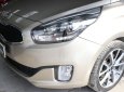 Kia Rondo 1.7MT 2015 - Bán xe Kia Rondo 1.7MT 2015, màu vàng, giá chỉ 548 triệu