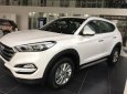 Hyundai Tucson  2.0 2018 - Bán Tucson full xăng trắng, xe giao ngay trước tết, giá km hấp dẫn kèm quà tặng có giá trị lên đến 20tr - LH: 0903175312