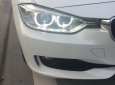 BMW 3 Series 320i 2013 - Bán xe BMW 3 Series sản xuất 2013 màu trắng, 880 triệu, nhập khẩu nguyên chiếc