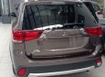 Mitsubishi Outlander 2.0 CVT Premium 2018 - Cần bán Mitsubishi Outlander 2.0 CVT Premium năm sản xuất 2018, màu nâu, giá 908tr