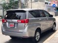 Toyota Innova E   2017 - Bán xe Toyota Innova E đời 2017, màu bạc số sàn