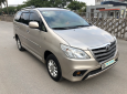 Toyota Innova E 2014 - Cần bán Toyota Innova E sản xuất năm 2014, màu vàng