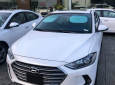 Hyundai Elantra 2018 - Cần bán Hyundai Elantra đời 2018 màu kem (be), giá chỉ 554 triệu