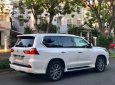 Lexus LX 570 2017 - Bán Lexus LX 570 sản xuất 2017, màu trắng, xe nhập xe gia đình