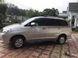 Toyota Innova 2010 - Cần bán gấp Toyota Innova 2010 số sàn, xe màu bạc