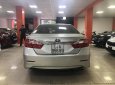 Toyota Camry 2.0E 2013 - Bán ô tô Toyota Camry 2.0E 2013, màu bạc