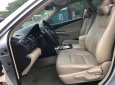 Toyota Camry 2.0E 2013 - Cần bán Toyota Camry 2.0E năm 2013, màu bạc như mới, giá tốt