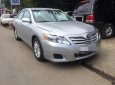 Toyota Camry 2.5LE 2010 - Bán Toyota Camry 2.5LE sản xuất 2010, màu bạc, xe nhập, giá 300tr