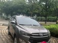 Toyota Innova 2.0E 2017 - Bán Toyota Innova 2.0E đời 2017, màu nâu, số sàn