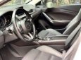 Mazda 6  2.0 Premium  2017 - Cần bán Mazda 6 2.0 Premium 2017, màu trắng chính chủ, giá 875tr