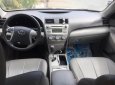 Toyota Camry 2.5LE 2010 - Bán Toyota Camry 2.5LE sản xuất 2010, màu bạc, xe nhập, giá 300tr