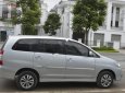 Toyota Innova 2.0E 2016 - Bán xe Toyota Innova 2.0E đời 2016, màu bạc chính chủ, giá tốt