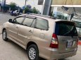 Toyota Innova 2.0E 2013 - Bán Toyota Innova 2.0E sản xuất 2013, màu vàng