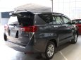 Toyota Innova E 2.0MT 2017 - Bán ô tô Toyota Innova E 2.0MT đời 2017, màu xám, giá tốt