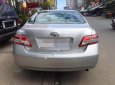 Toyota Camry 2.5LE 2010 - Bán Toyota Camry 2.5LE sản xuất 2010, màu bạc, xe nhập, giá 300tr