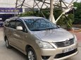 Toyota Innova 2.0E 2013 - Bán Toyota Innova 2.0E sản xuất 2013, màu vàng