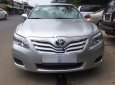 Toyota Camry 2.5LE 2010 - Bán Toyota Camry 2.5LE sản xuất 2010, màu bạc, xe nhập, giá 300tr