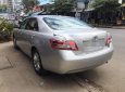 Toyota Camry 2.5LE 2010 - Bán Toyota Camry 2.5LE sản xuất 2010, màu bạc, xe nhập, giá 300tr