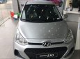 Hyundai Grand i10   AT  2018 - Bán Hyundai Grand i10 AT 2018, màu bạc, sẵn xe giao ngay