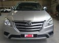 Toyota Innova 2.0E 2016 - Bán xe Toyota Innova 2.0E 2016, màu bạc còn quá mới