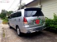 Toyota Innova G 2011 - Bán Toyota Innova G sản xuất năm 2011, màu bạc xe gia đình