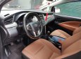 Toyota Innova E 2017 - Bán gấp xe Toyota Innova E số sàn 2017, đăng kí 2018 màu xám bạc