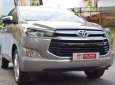 Toyota Innova   2.0V    2018 - Cần bán xe Toyota Innova 2.0V 2018, màu xám, 900tr