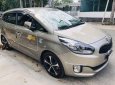 Kia Rondo  AT 2016 - Cần bán Kia Rondo năm sản xuất 2016, màu vàng, giá tốt