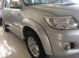 Toyota Hilux   2012 - Bán Toyota Hilux năm sản xuất 2012, màu bạc, xe gia đình