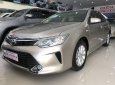 Toyota Camry 2.0 E 2016 - Bán Toyota Camry 2.0 E năm sản xuất 2016, màu vàng cát