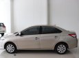 Toyota Vios 1.5E 2017 - Bán Toyota Vios E 1.5 số sàn 2017, màu vàng cát