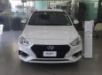 Hyundai Accent 1.4 MT Base 2019 - Bán Hyundai Accent MT màu trắng xe có sẵn giao ngay, giá KM kèm quà tặng hấp dẫn, hỗ trợ vay trả góp ls ưu đãi