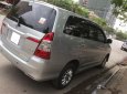 Toyota Innova G 2015 - Bán gấp Toyota Innova 2015 số sàn, xe màu bạc